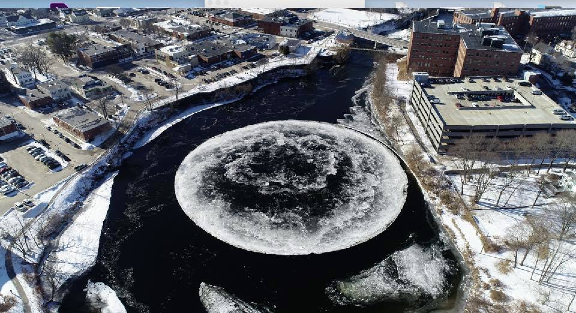 VIDEO: Mira el enorme disco que se formó en un río de EU