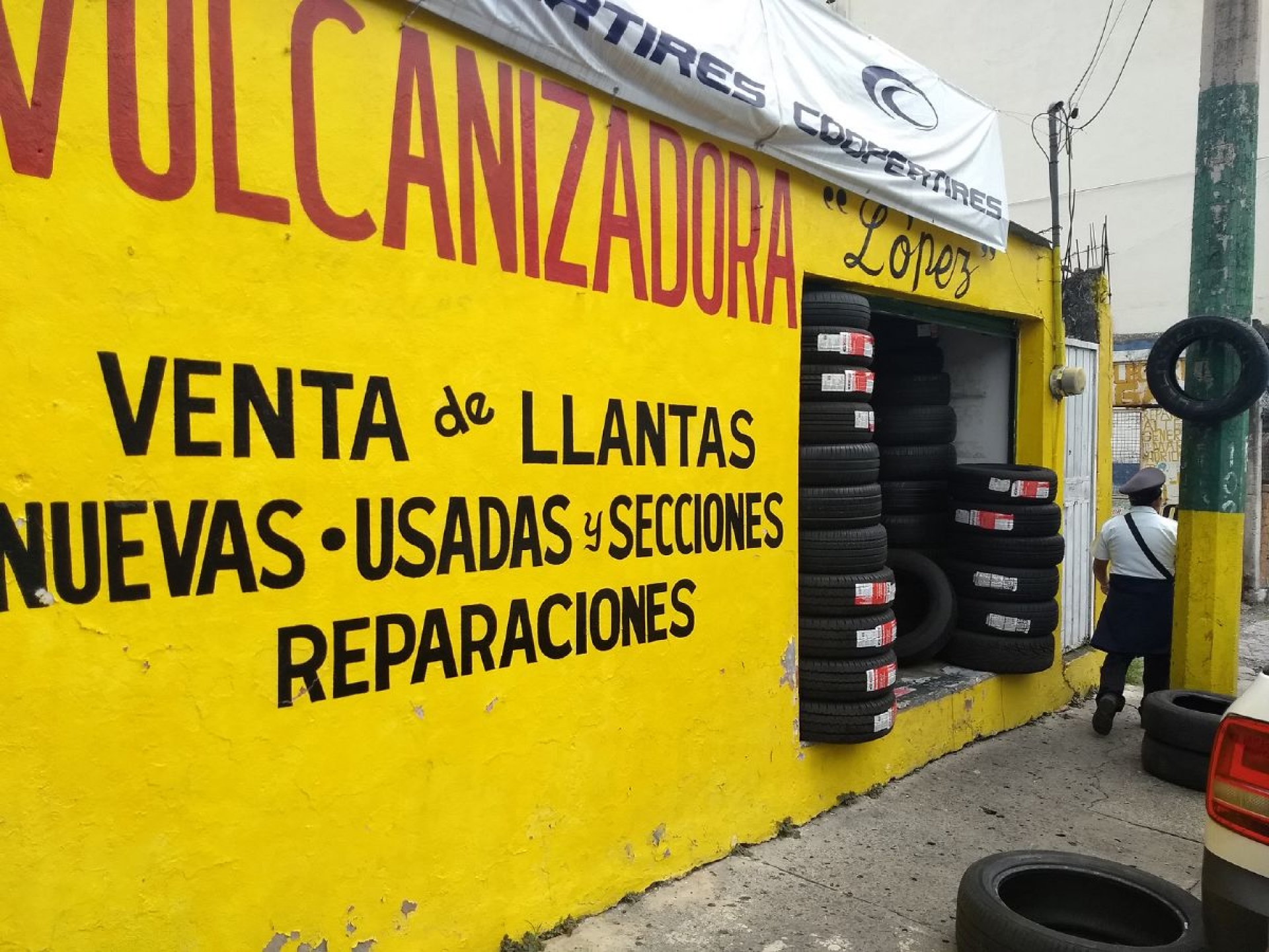 Le destruyeron su vulcanizadora hace dos años y no ha recibido un peso