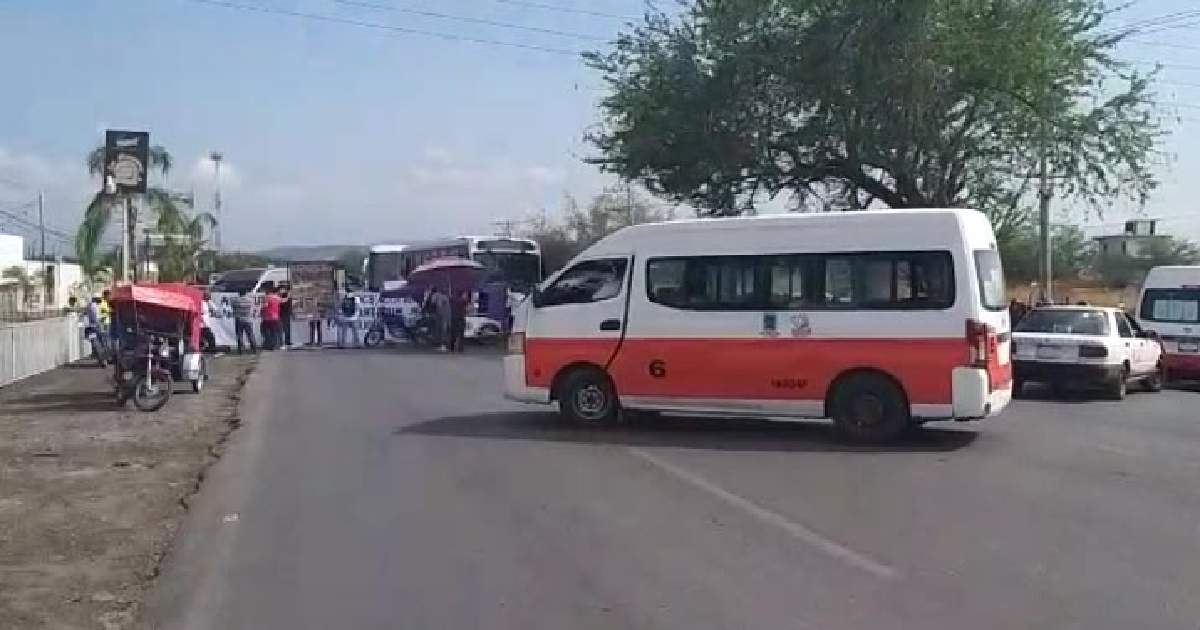 Por disputa de la alcaldía, bloquean carretera en Xoxocotla