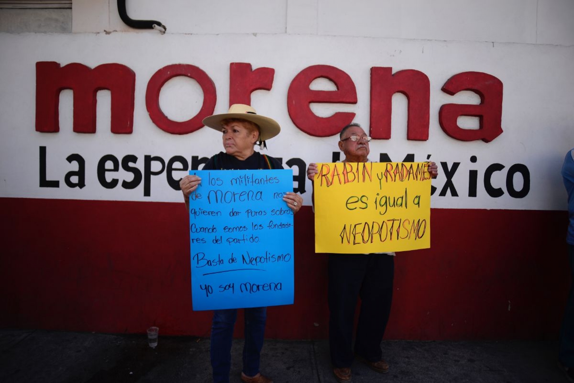 Continúan protestas de militantes de Morena