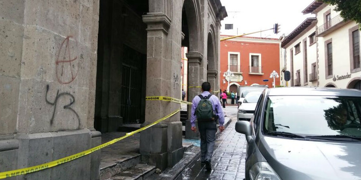 Circulación vehicular se complica en el centro de Cuernavaca