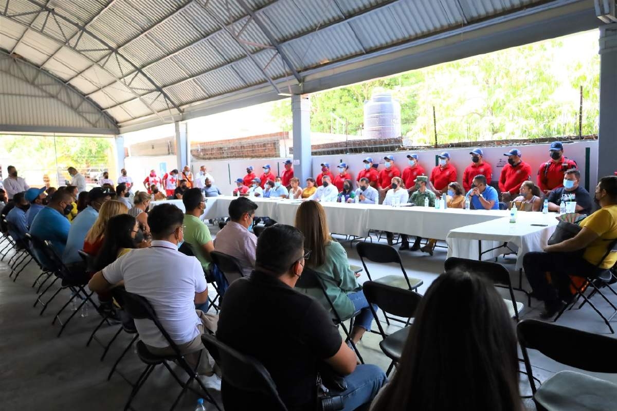 Quema de basura y proliferación de perros callejeros, quejas de ayudantes en Zacatepec