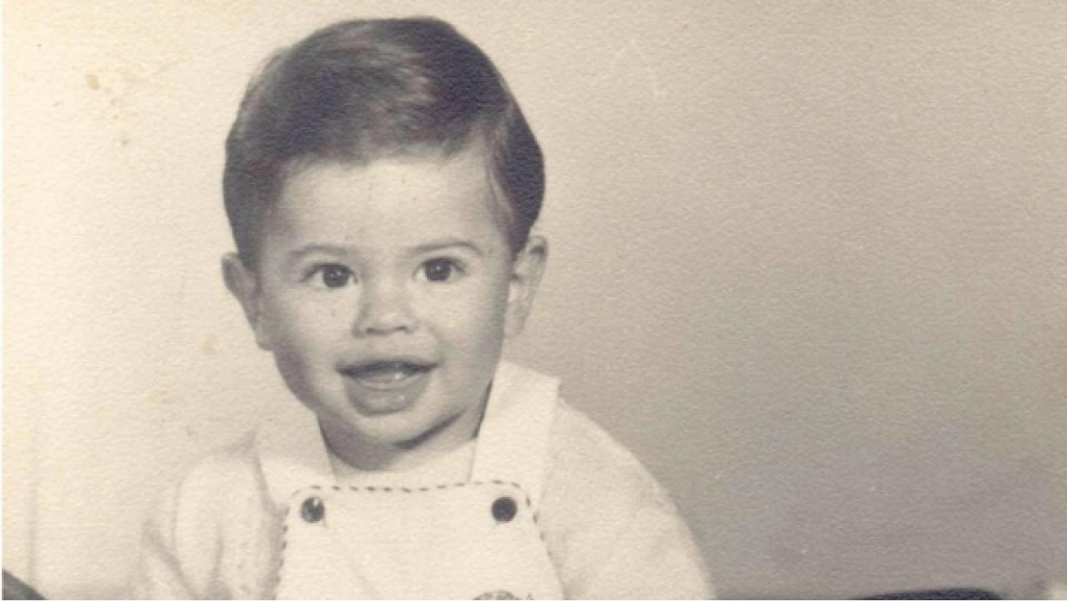 Comparte EPN foto de su infancia con motivo de Día del Niño