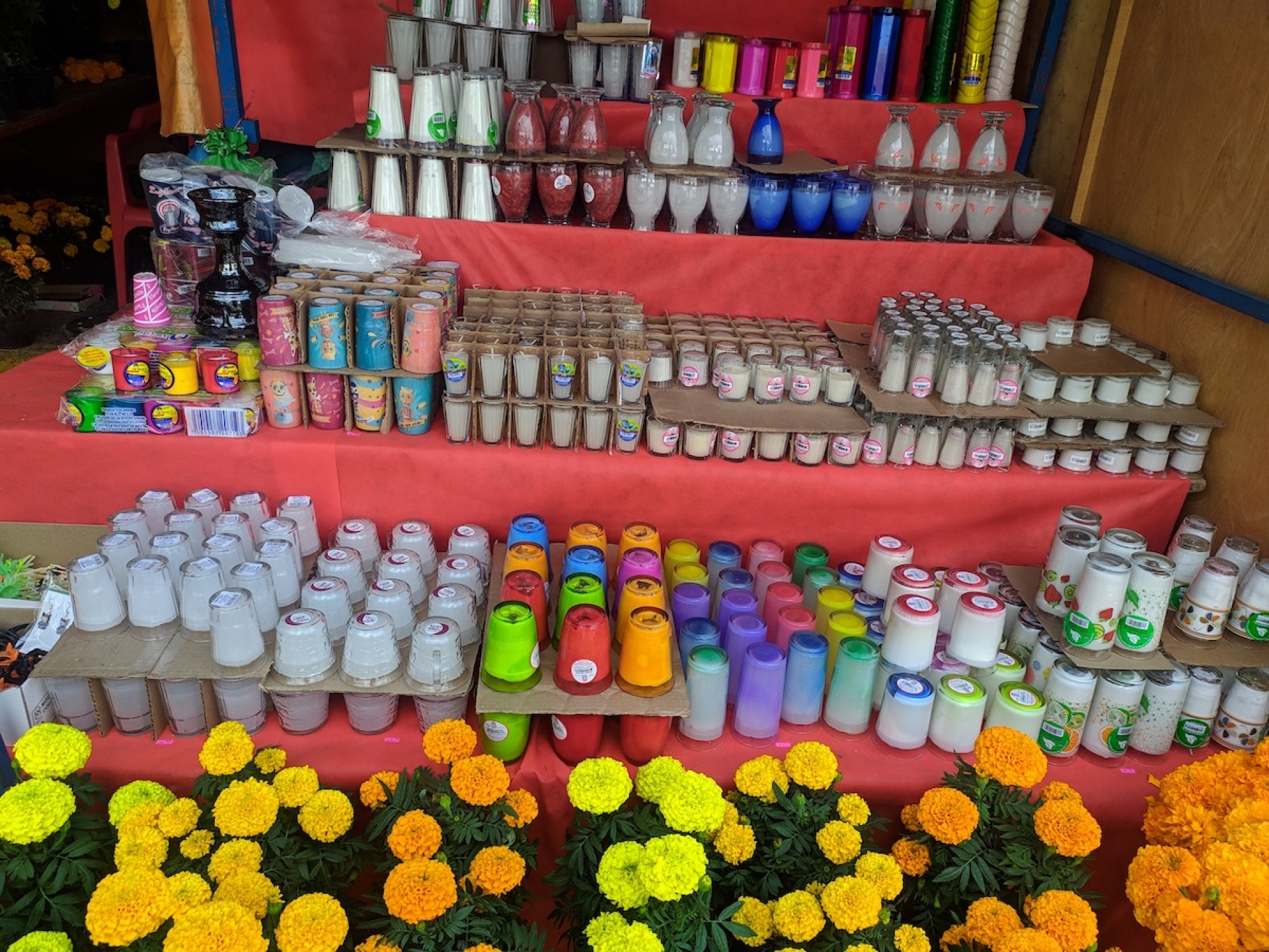 Son minoría los comerciantes que piden tianguis de día de muertos