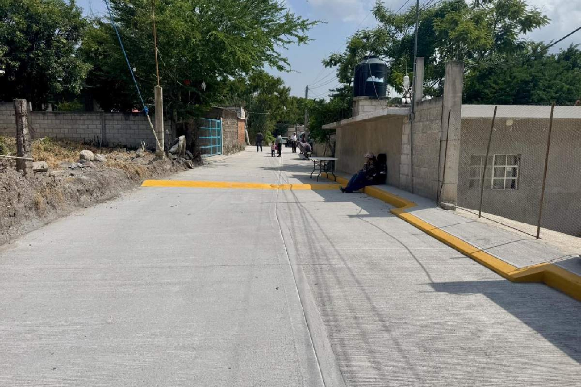 Entrega alcalde de Yecapixtla calle en San Antonio Los Limones