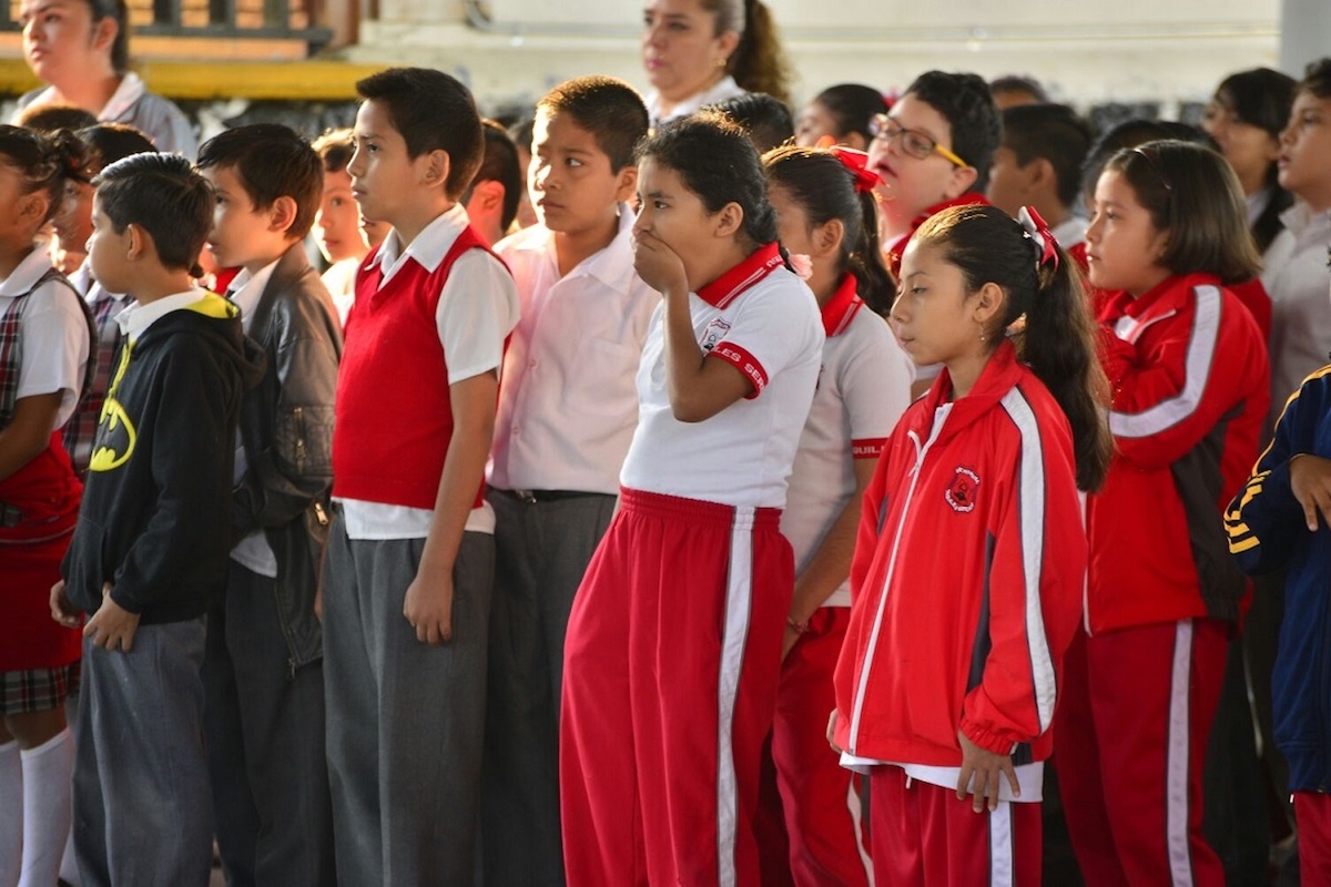 Planean modificar modelo de uniformes escolares