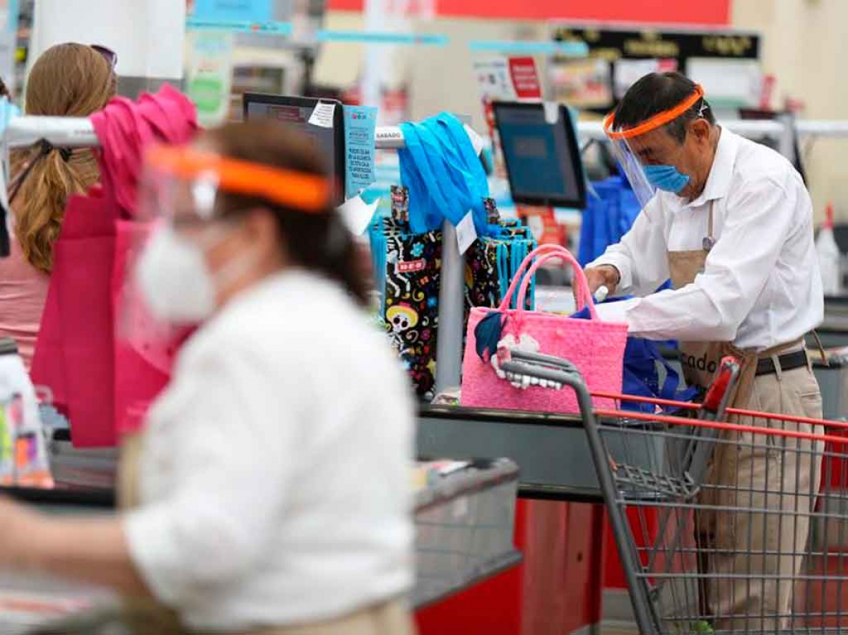 ¡Bienvenidos, adultos mayores! Soriana sí los recibirá como empacadores