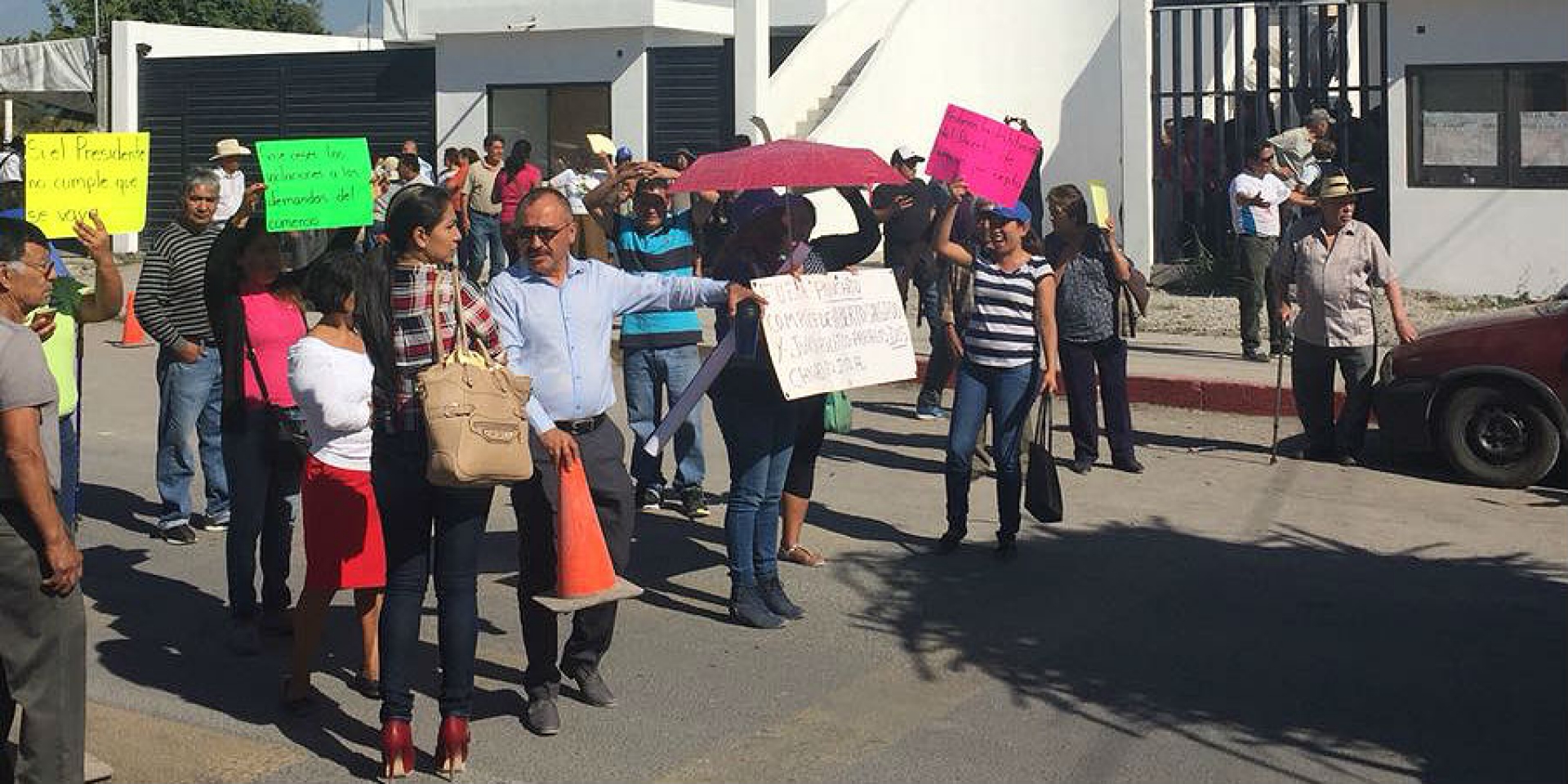 Toman comerciantes el Ayuntamiento de Jojutla