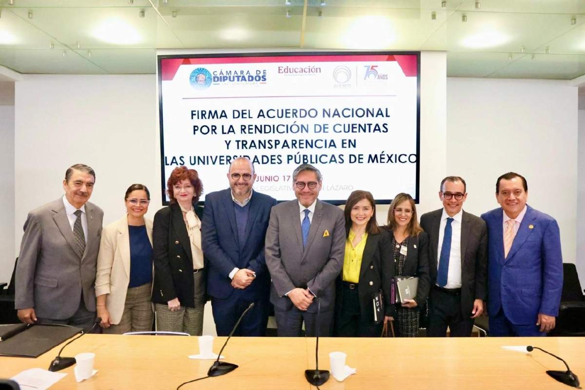 Firma UAEM transparencia en manejo de presupuesto