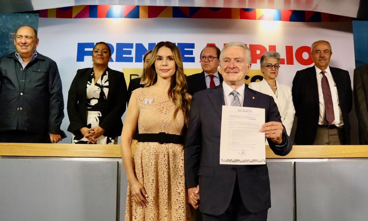 Xóchitl Galvéz y Santiago Creel se registran como aspirante del Frente Amplio