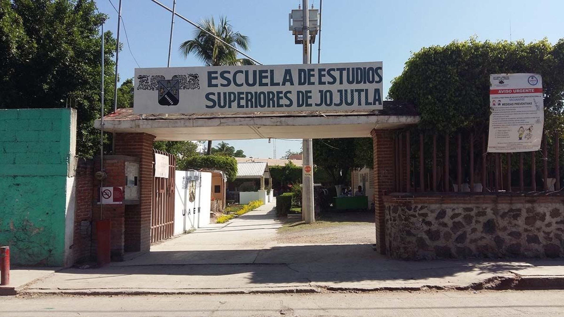 Sin “brinco” ni fiesta, este mes se titularán 77 egresados de la EESJ