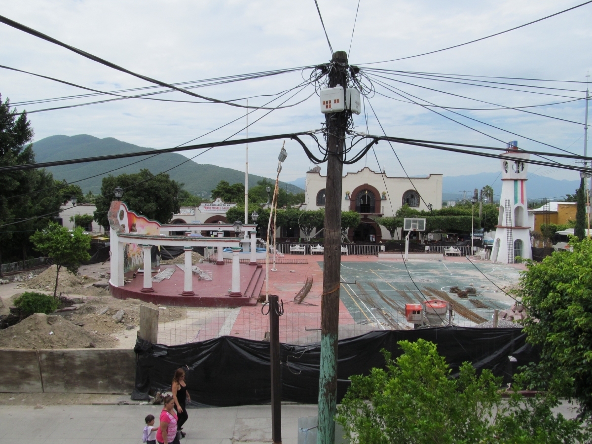 INAH determinará el tipo de techumbre que se construirá en el zócalo de Tlaquiltenango