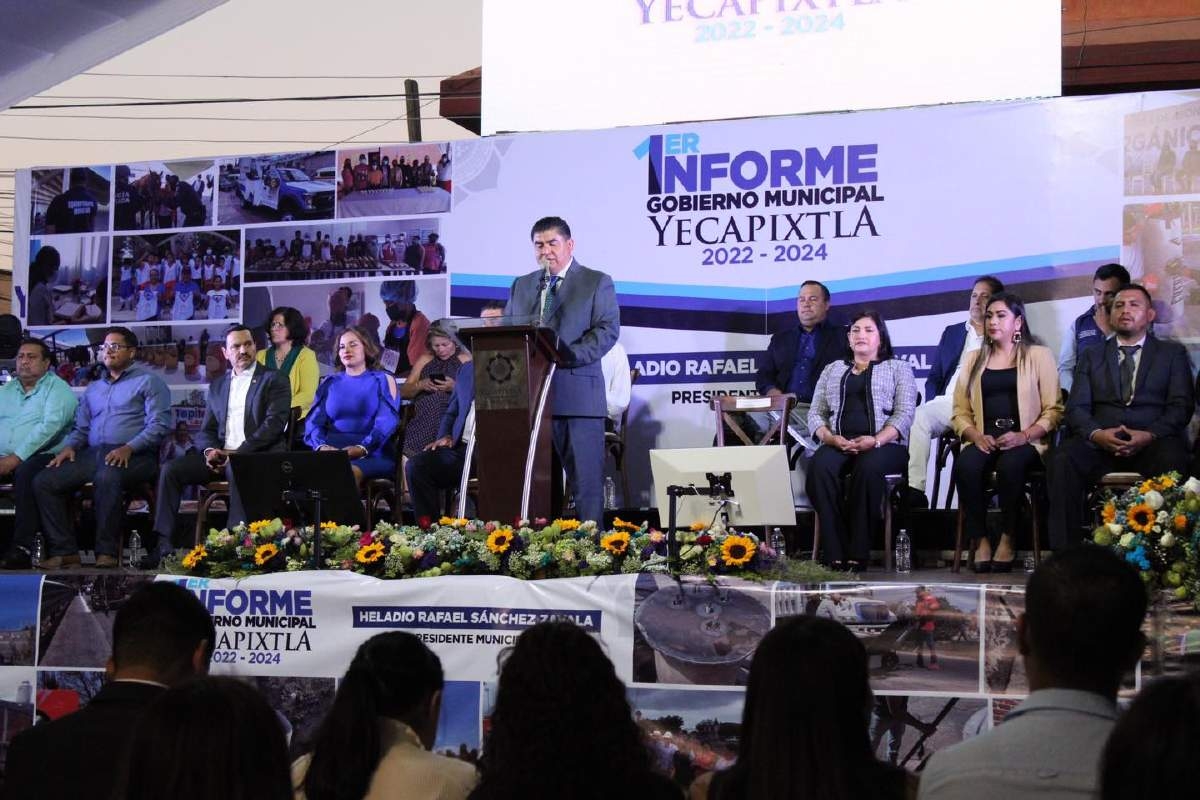 Rinde Rafael Sánchez Zavala su primer informe de gobierno