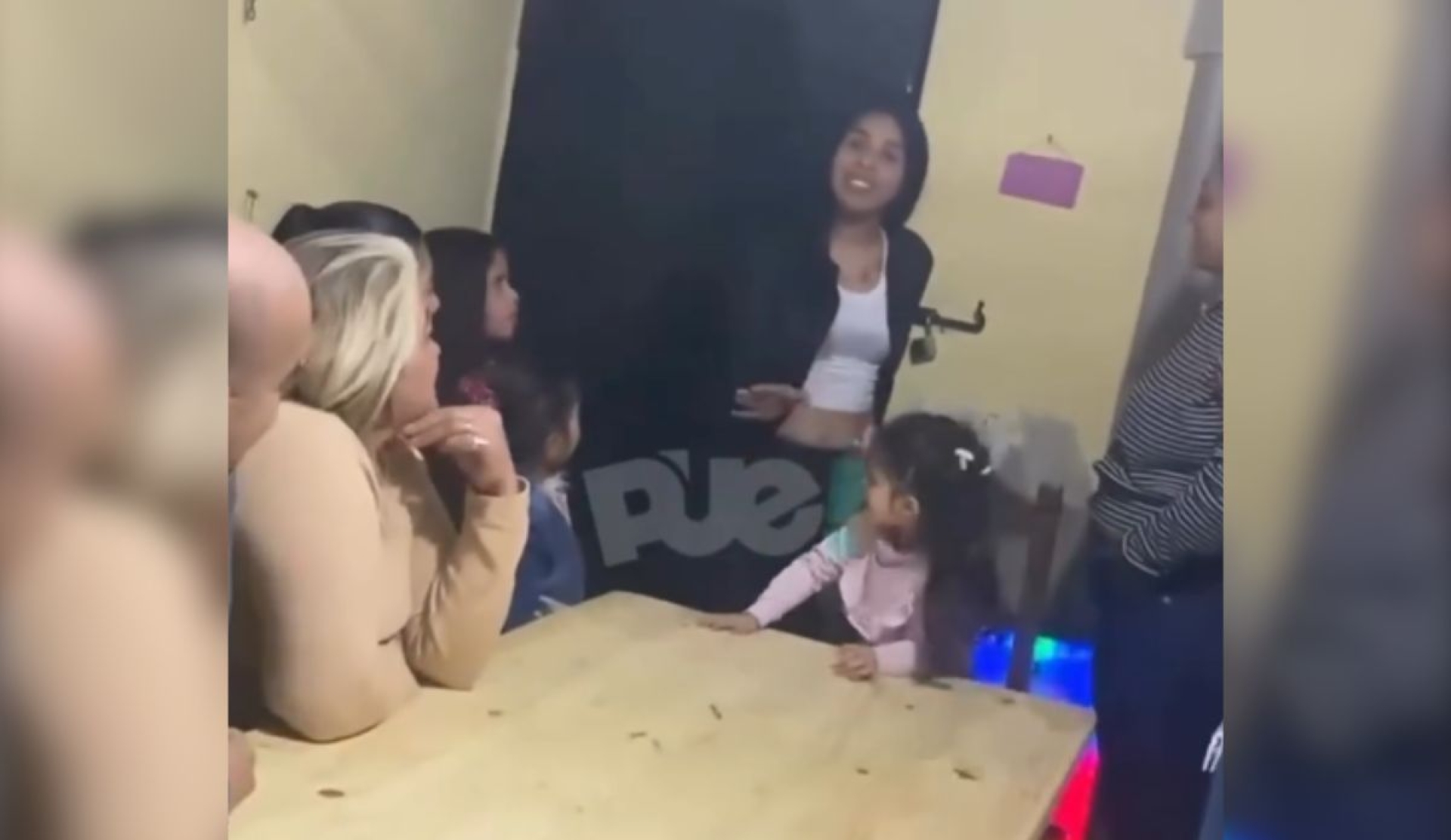 Joven pide calma a su familia antes de presentar novio y se vuelve viral