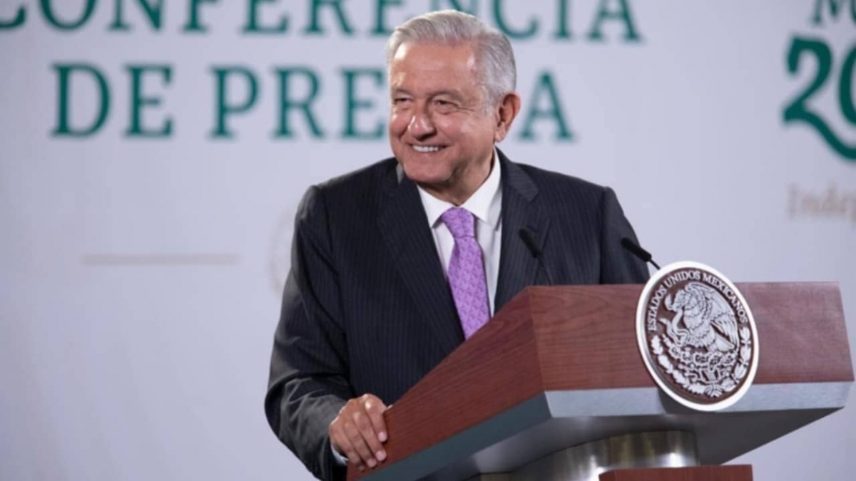 AMLO dará tarjetas a becarios de SEP y Conacyt