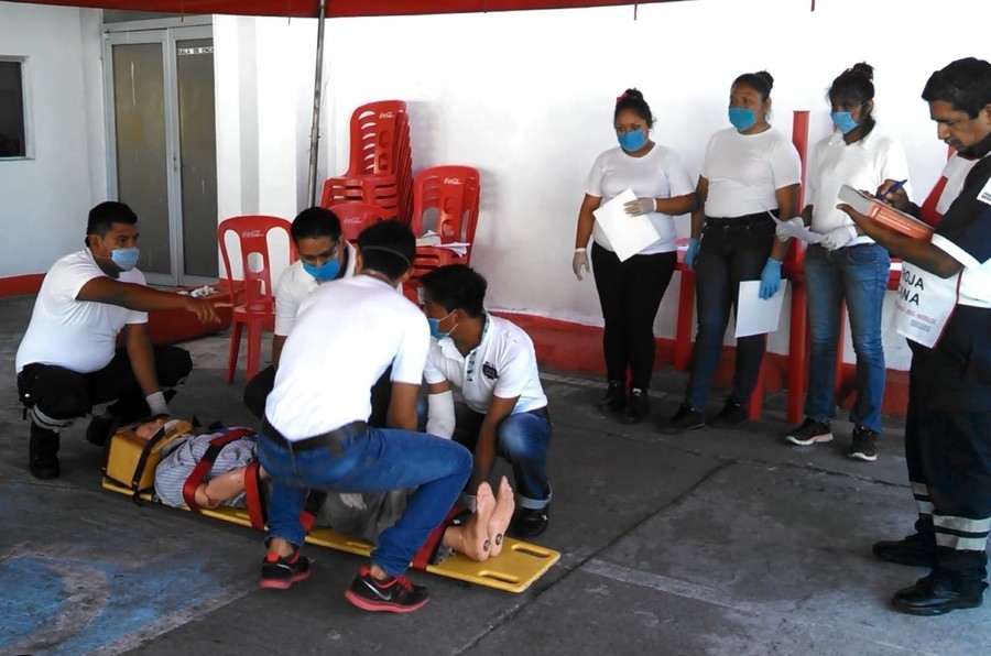 Capacita Cruz Roja  a paramédicos en rescate acuático e Inglés