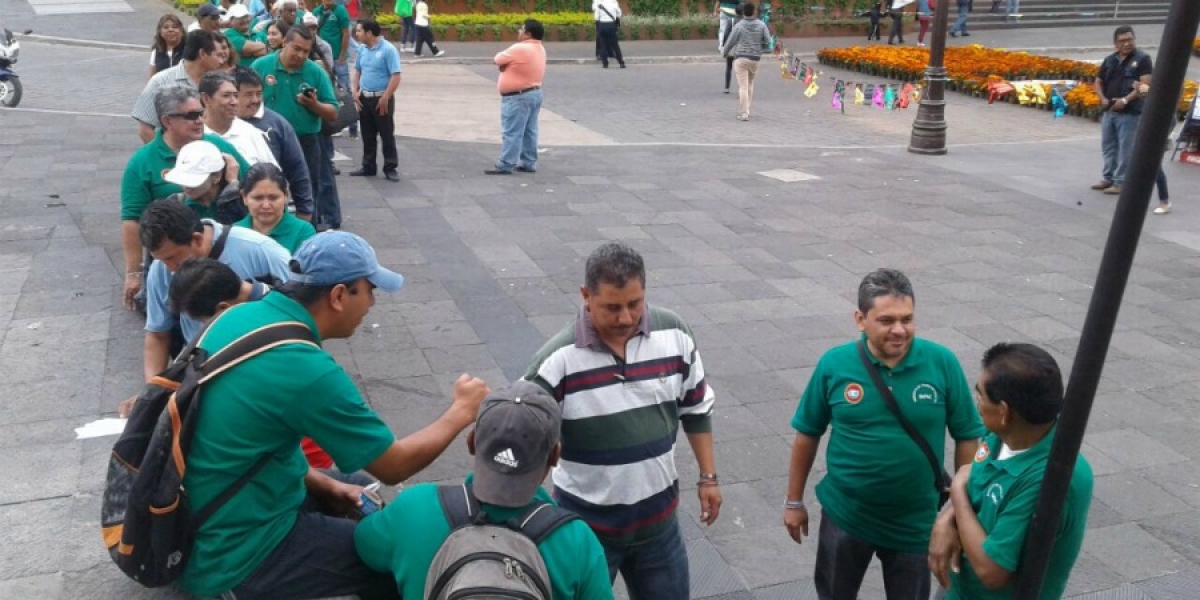 Trabajadores de SAPAC paran labores