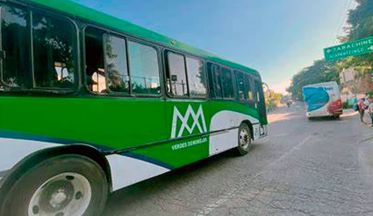 Cuatro delincuentes asaltaron un camión de pasajeros