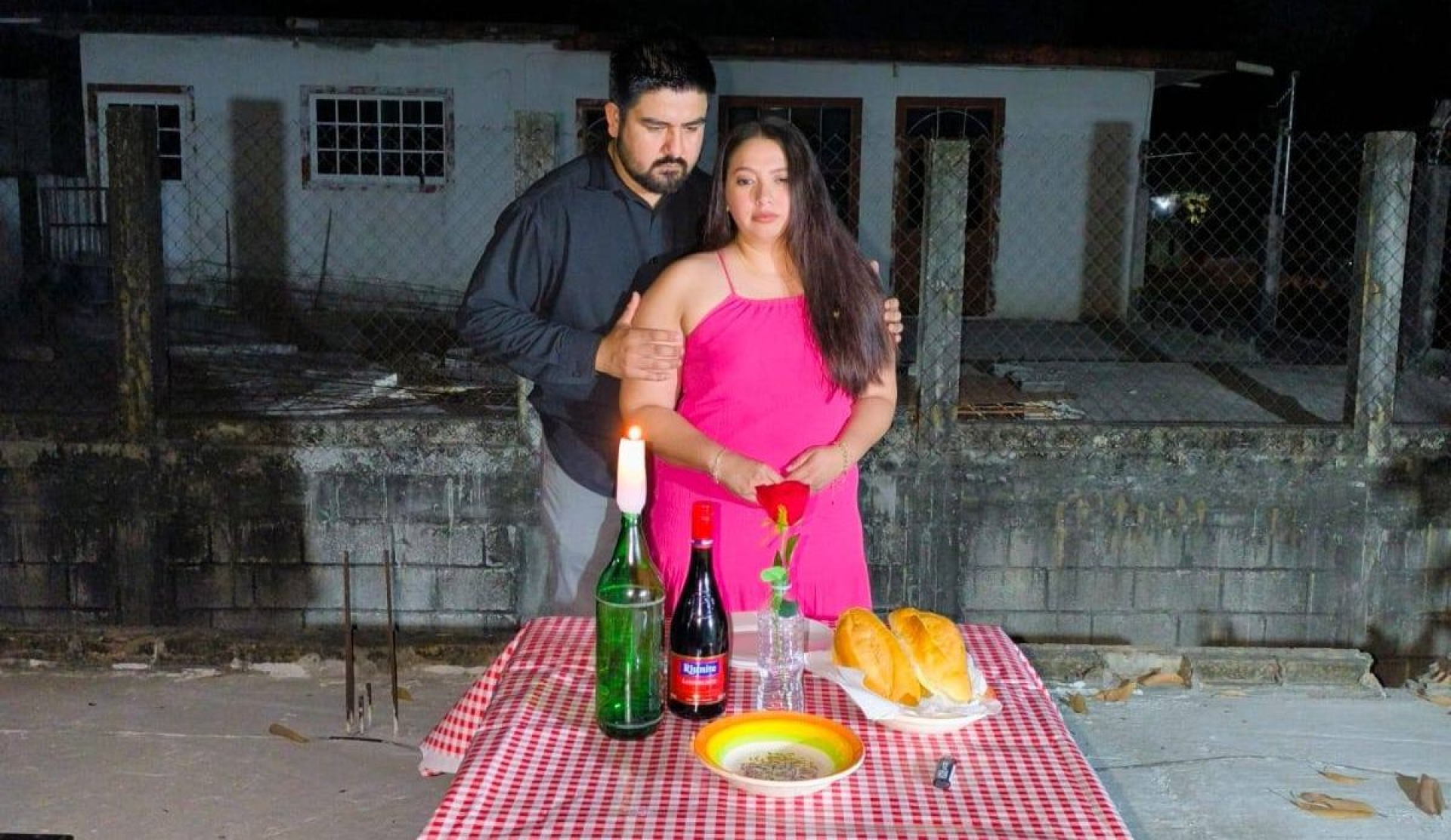 Joven recrea cena icónica de Teresa y enamora a su novia en redes