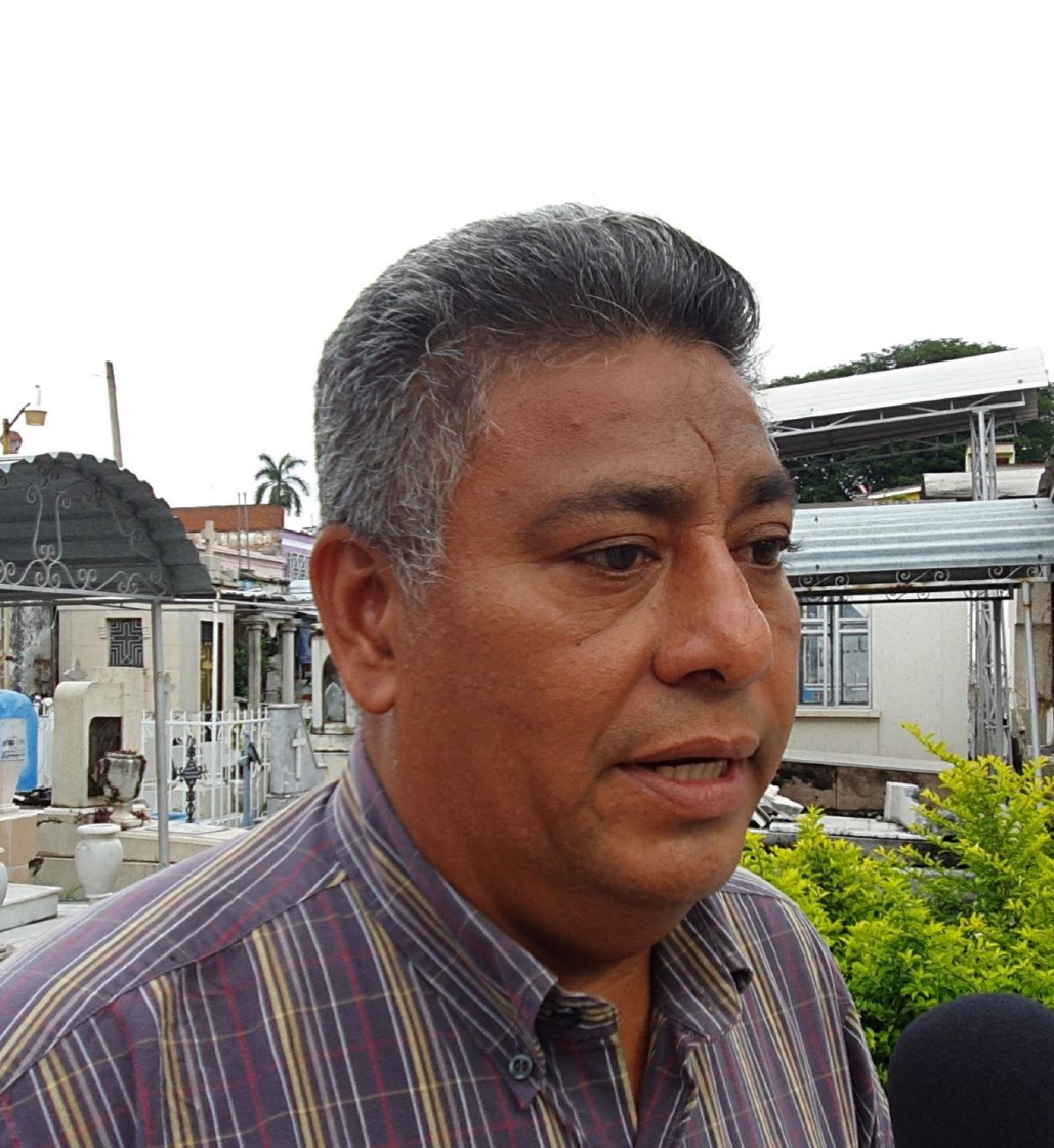 Esperan la visita de 14 mil personas en panteones de Cuautla