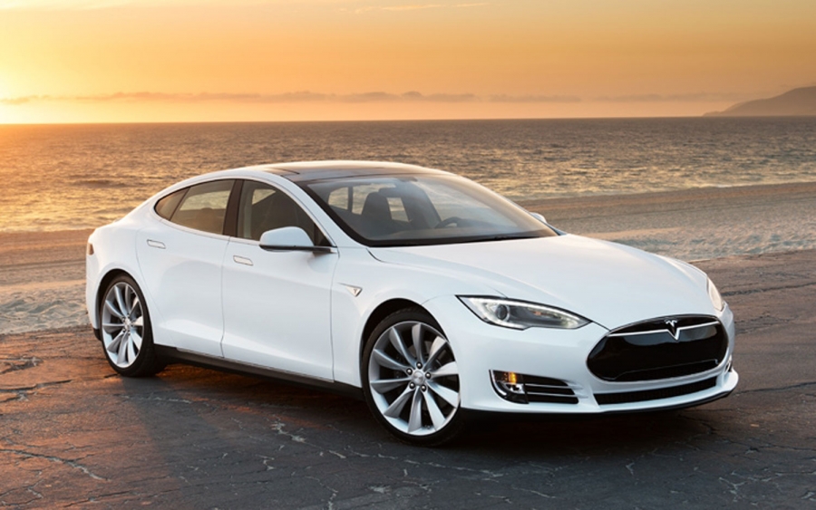 El Tesla Model S ahora puede estacionarse por sí solo gracias a una actualización