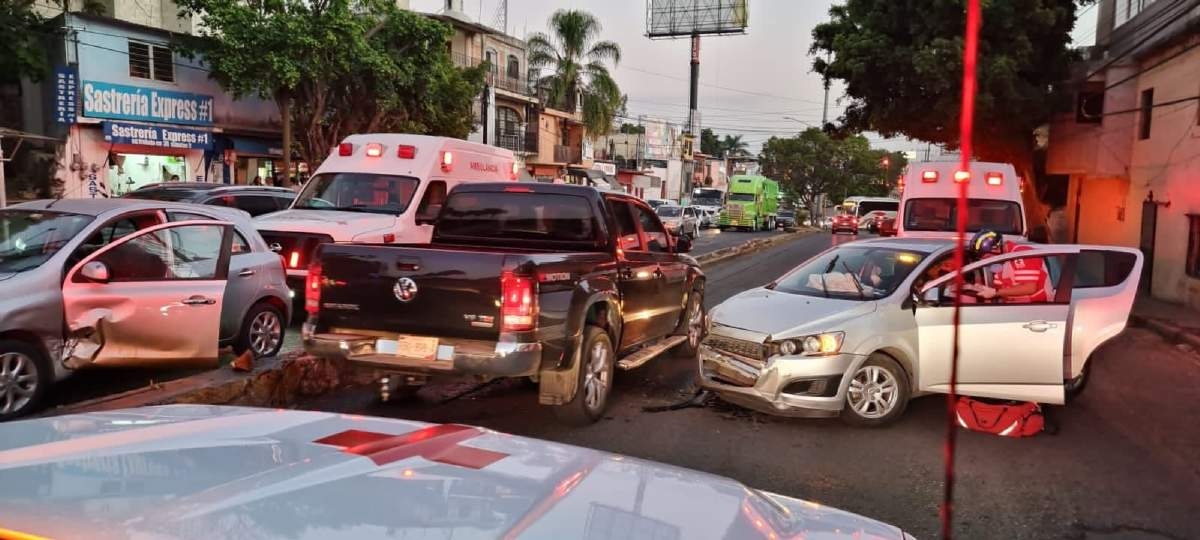 Dos heridos al chocar dos autos en Lomas de la Selva