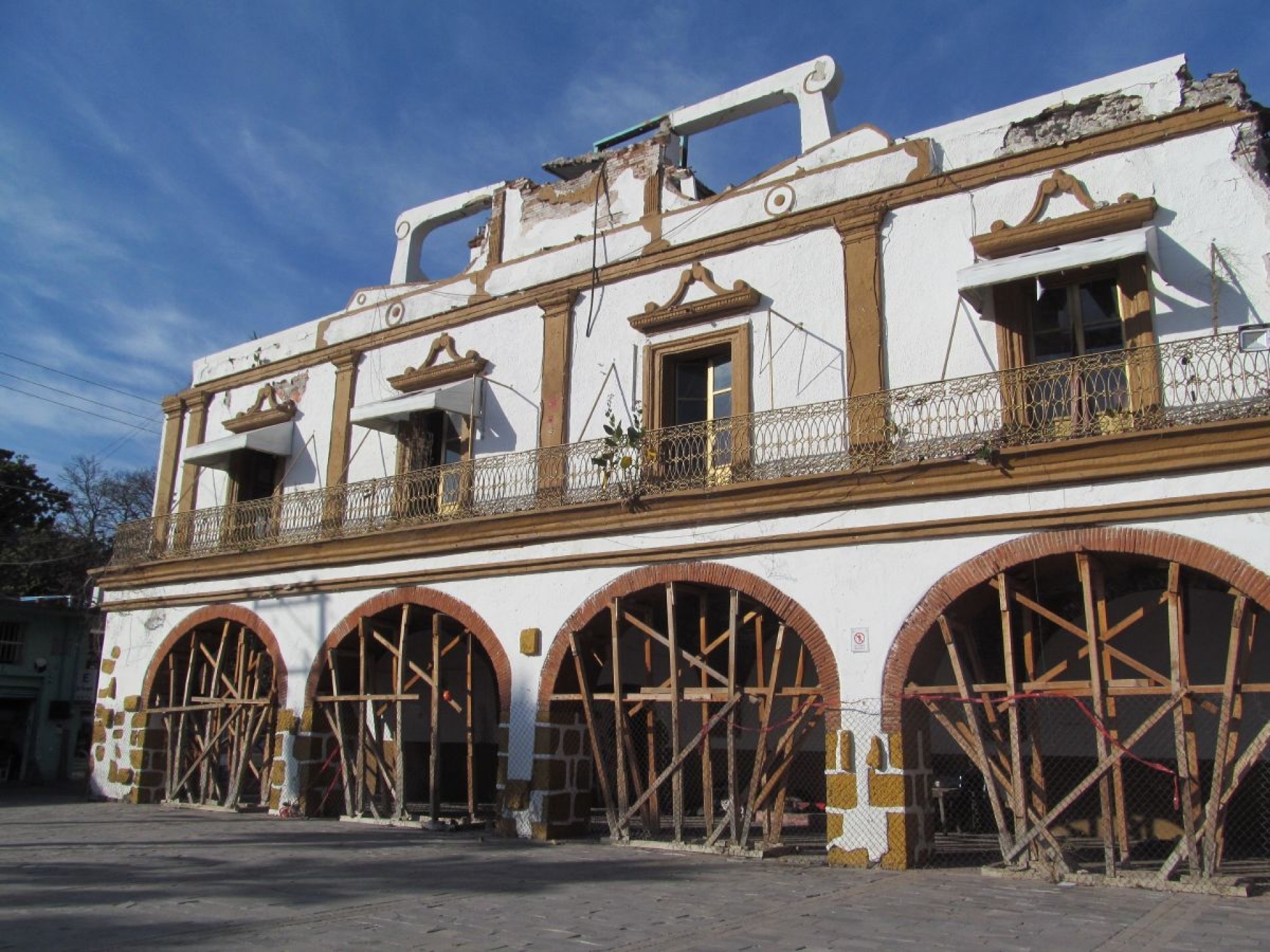 Lenta, reconstrucción de inmuebles públicos en Jojutla