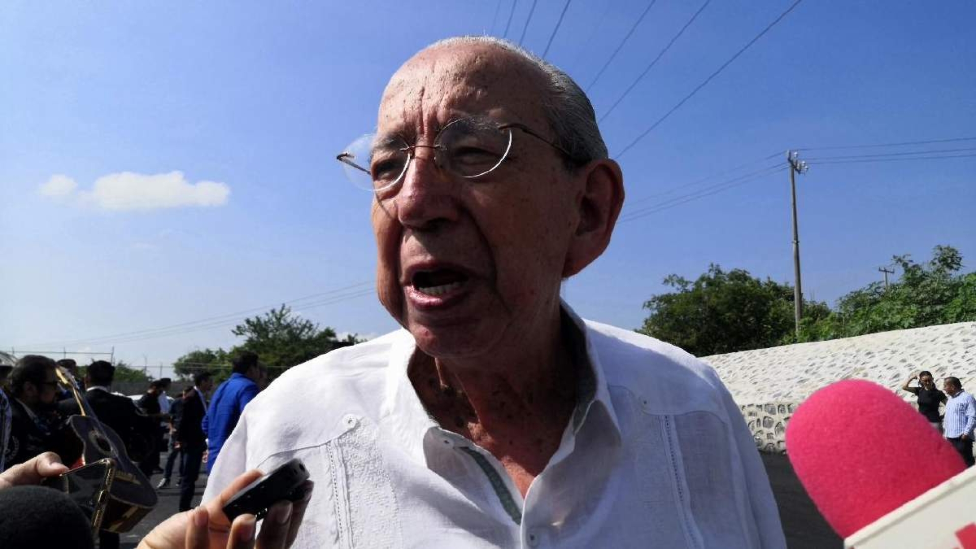 'Político', llamado de diputada a no distribuir libros de texto: Cornejo