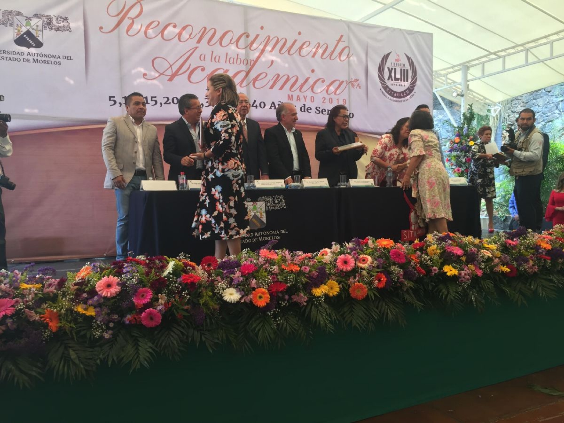 Entregan reconocimientos por antigüedad a 320 académicos de la UAEM