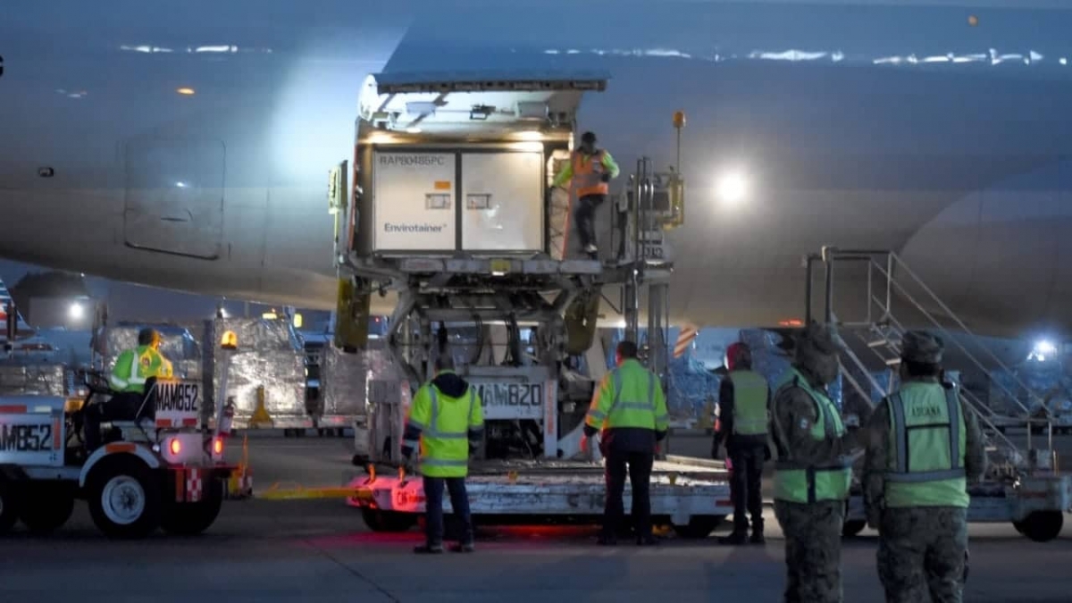 Llegan a México 35 mil dosis de la vacuna Cansino