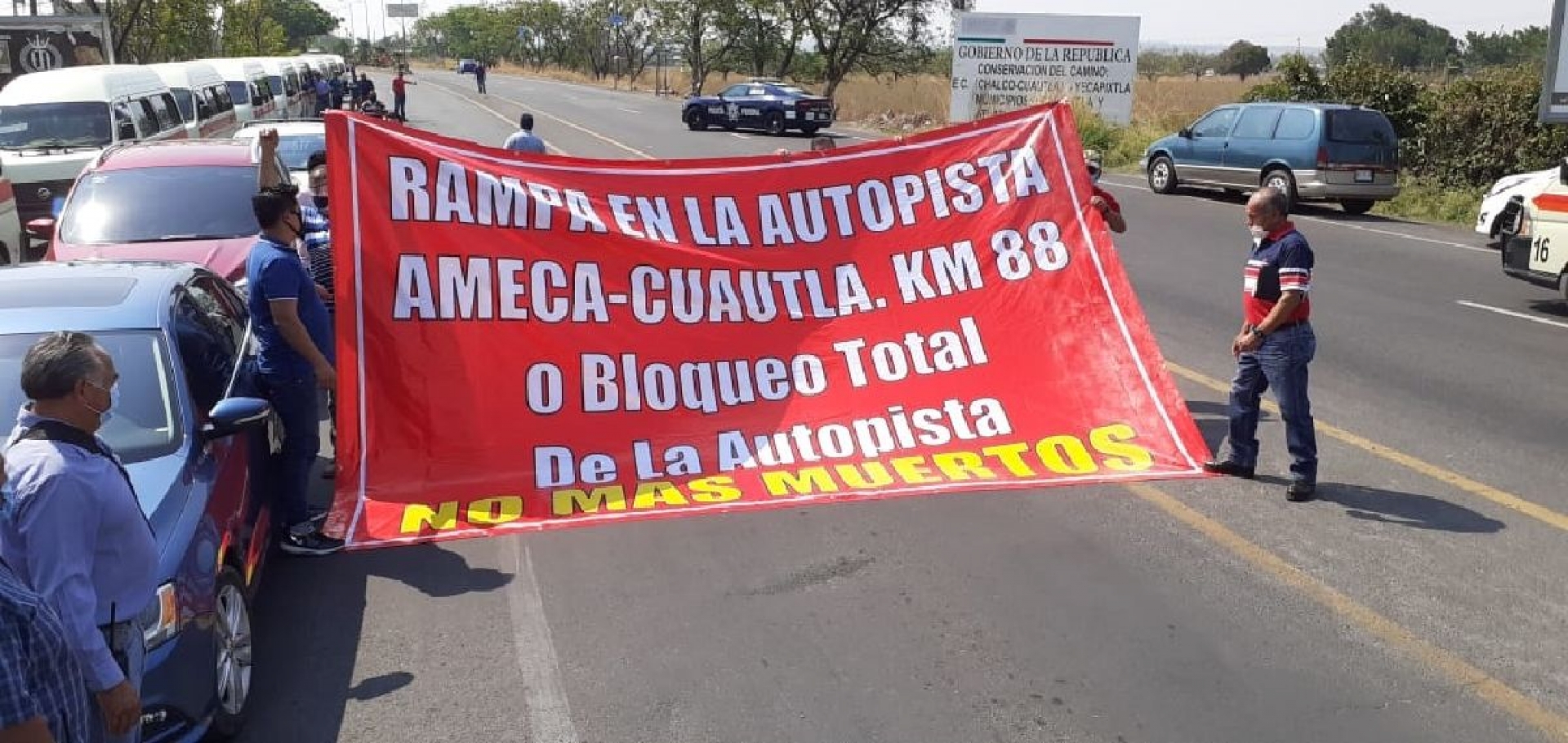 Realizan caravana transportistas para pedir rampa de emergencia