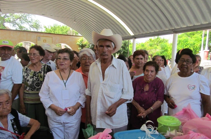 No se recortará el programa “65 y Más” el próximo año