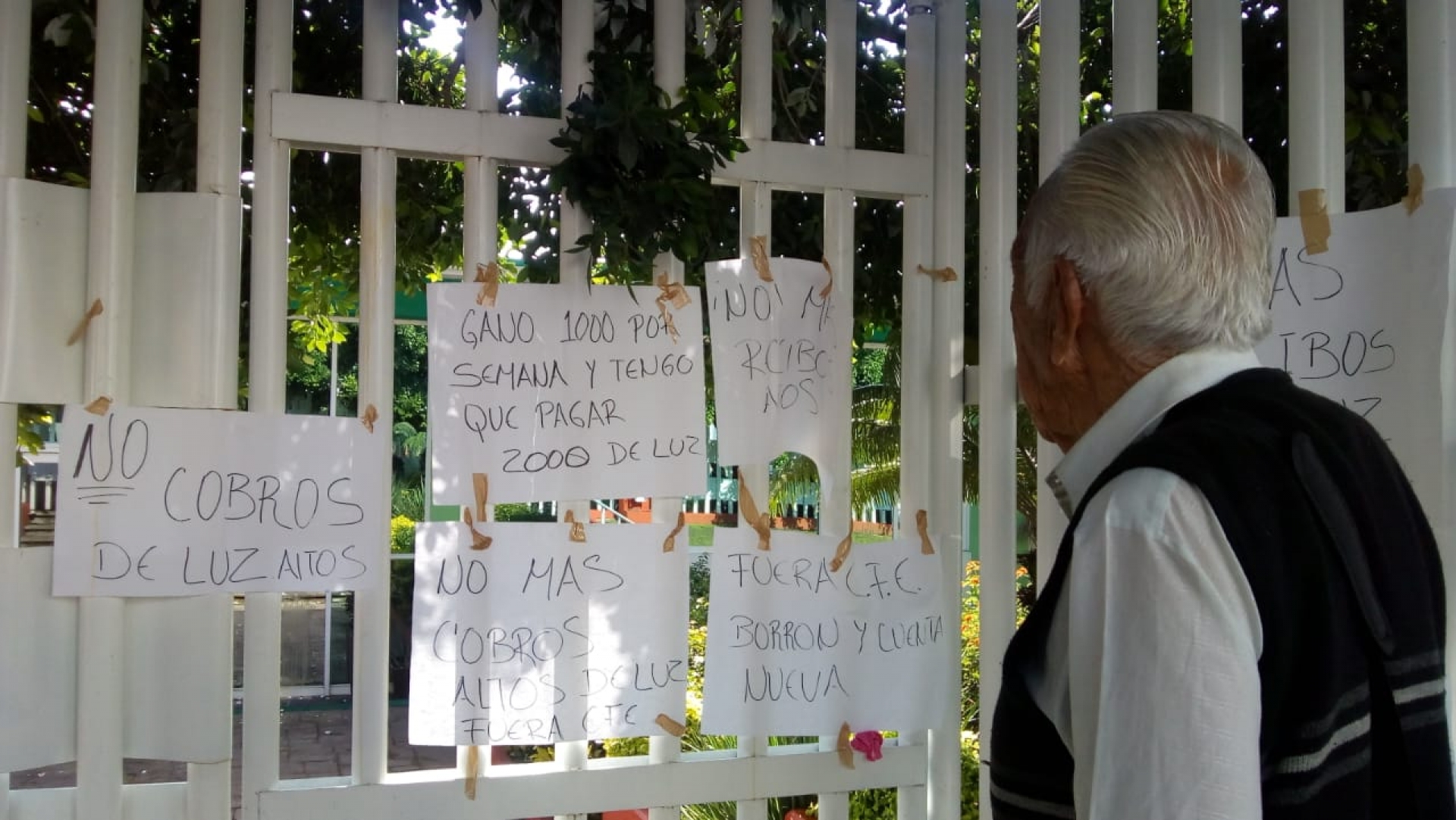 Protestan habitantes de Patios de la Estación en CFE