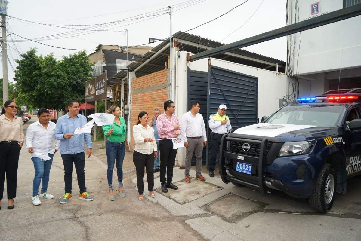 Entrega Juan Ángel Flores vehículos nuevos a diferentes áreas