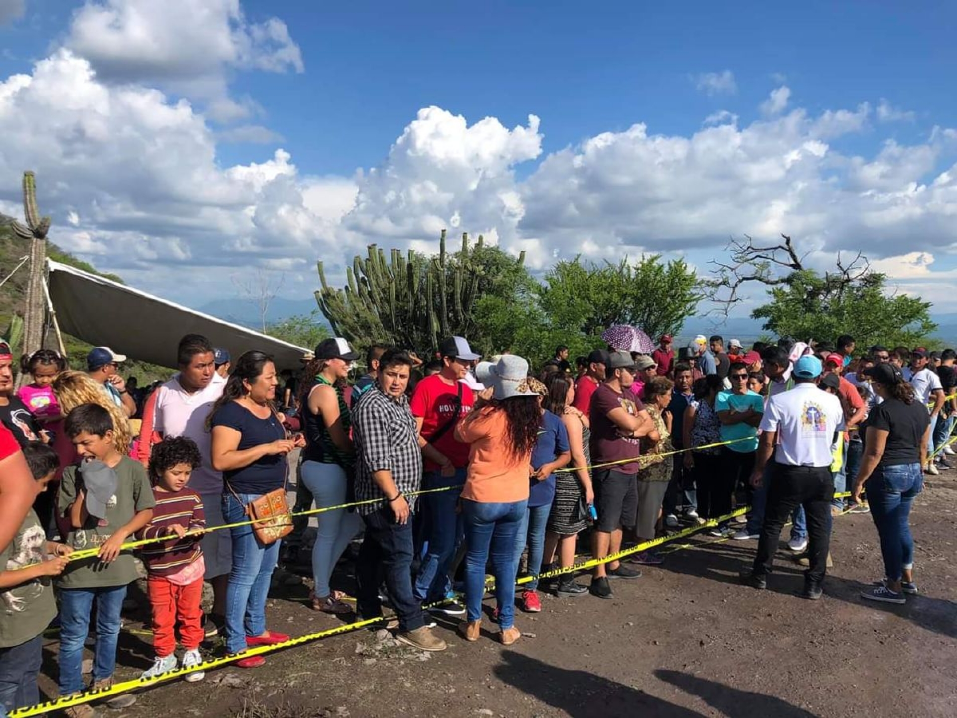 Festejan en grande a padres y maestros en Jonacatepec