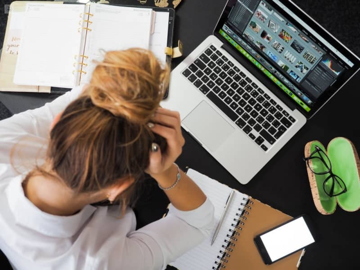 ¿Tu jefe te llama fuera del horario laboral? Ahora es ilegal en este país
