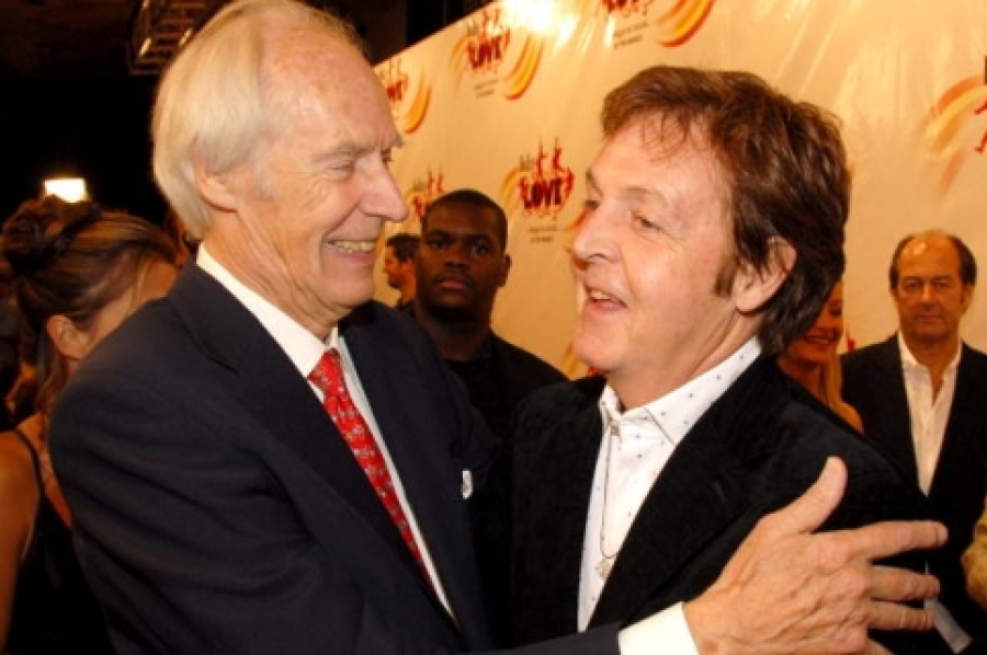 Paul McCartney lamenta la muerte de George Martin: "fue como un segundo padre para mí"