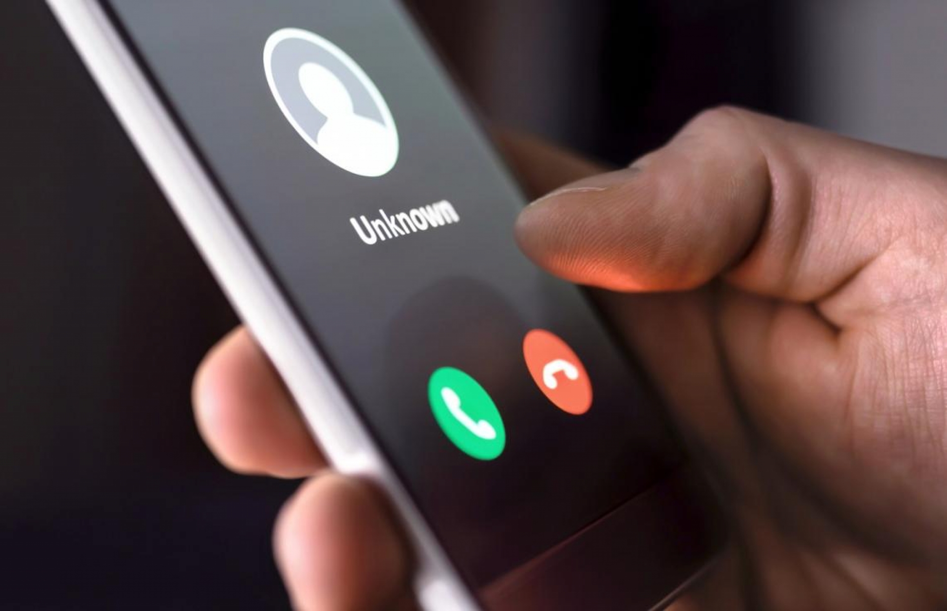 Llaman por teléfono para vender la vacuna contra el covid-19