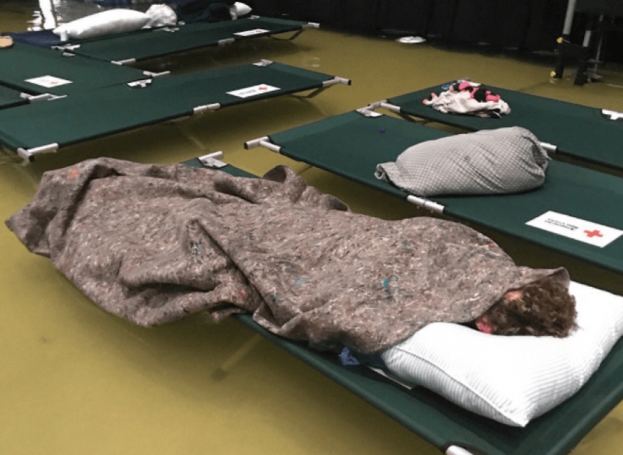 Se inunda albergue para desplazados del huracán ‘Harvey’ en Port Arthur