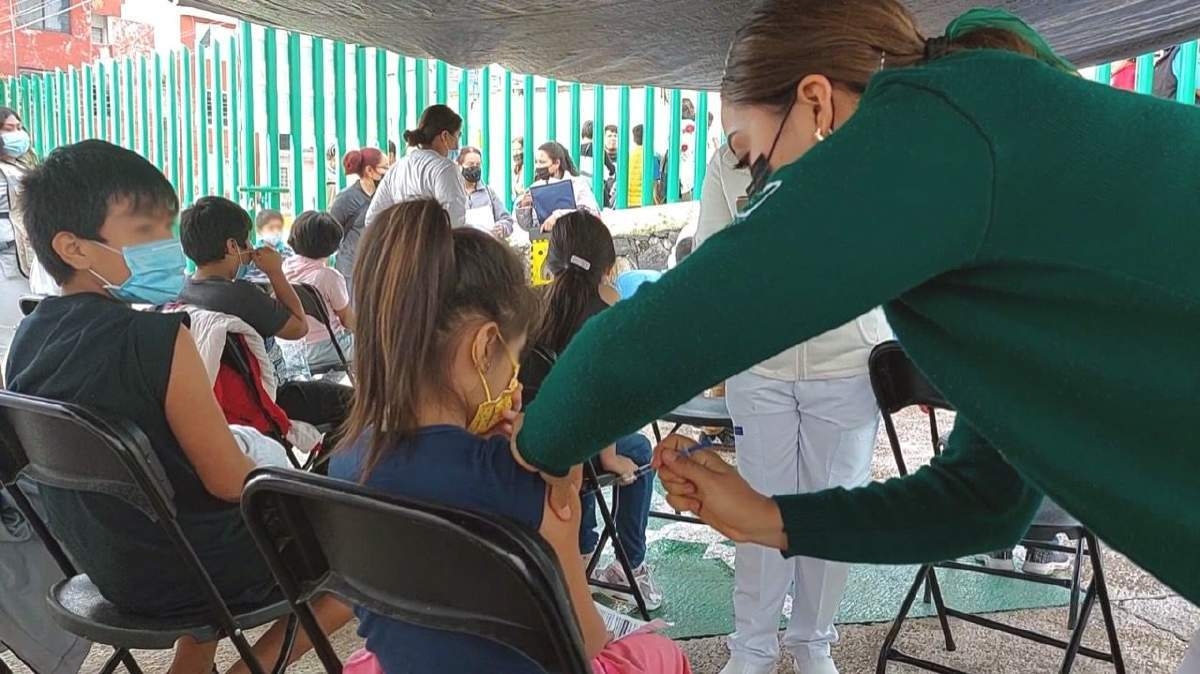 Se mantiene semana de vacunación anticovid para niños en la región sur