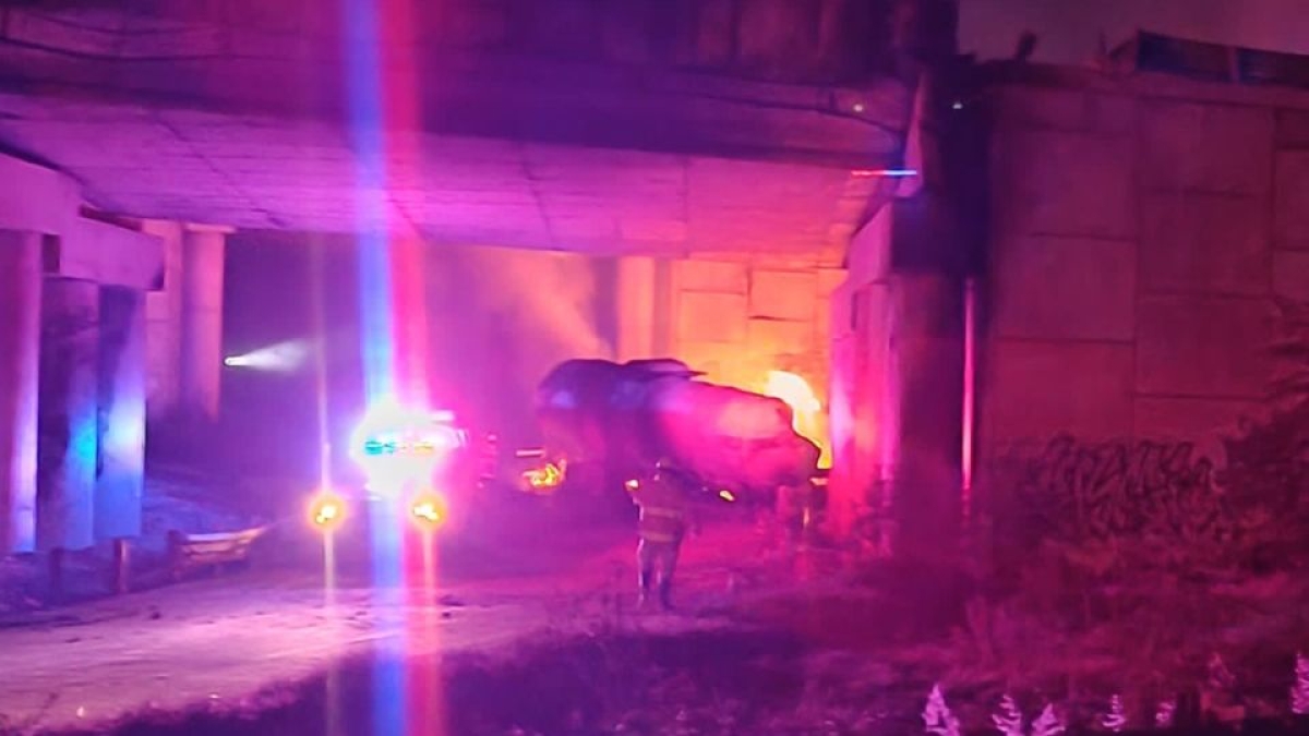 Explota pipa con combustible en el Periférico Ecológico de Puebla