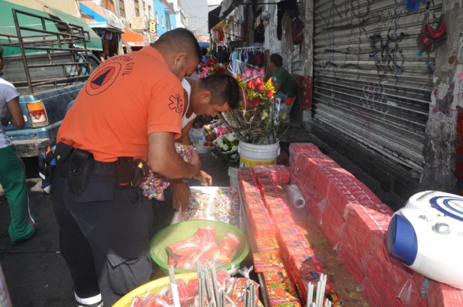 Inicia PC entrega de notificaciones a comercios sobre prohibición de venta de cohetes