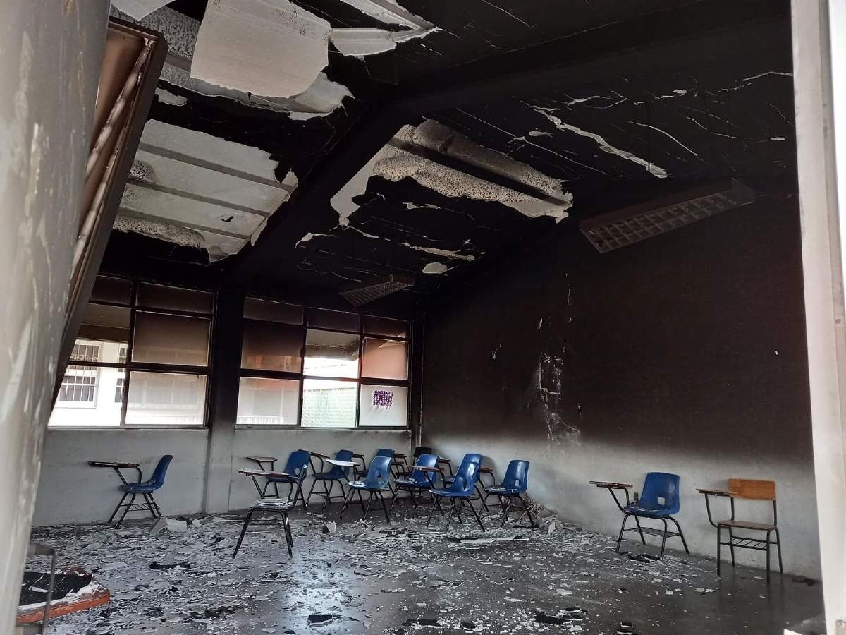 Incendio en secundaria de Tezoyuca deja daños materiales