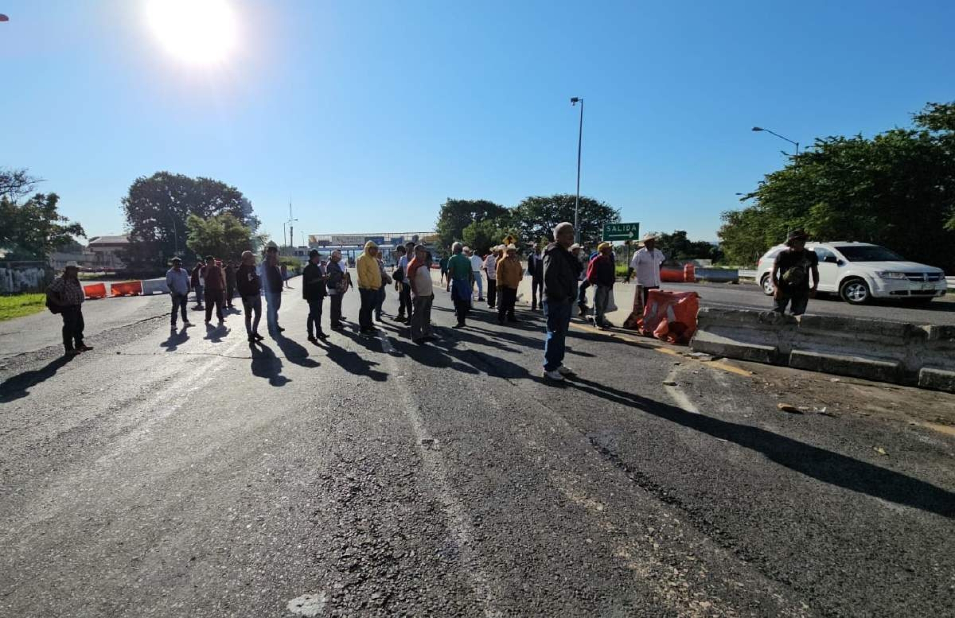 Indefinido, el bloqueo de la autopista La Pera-Cuautla: ejidatarios