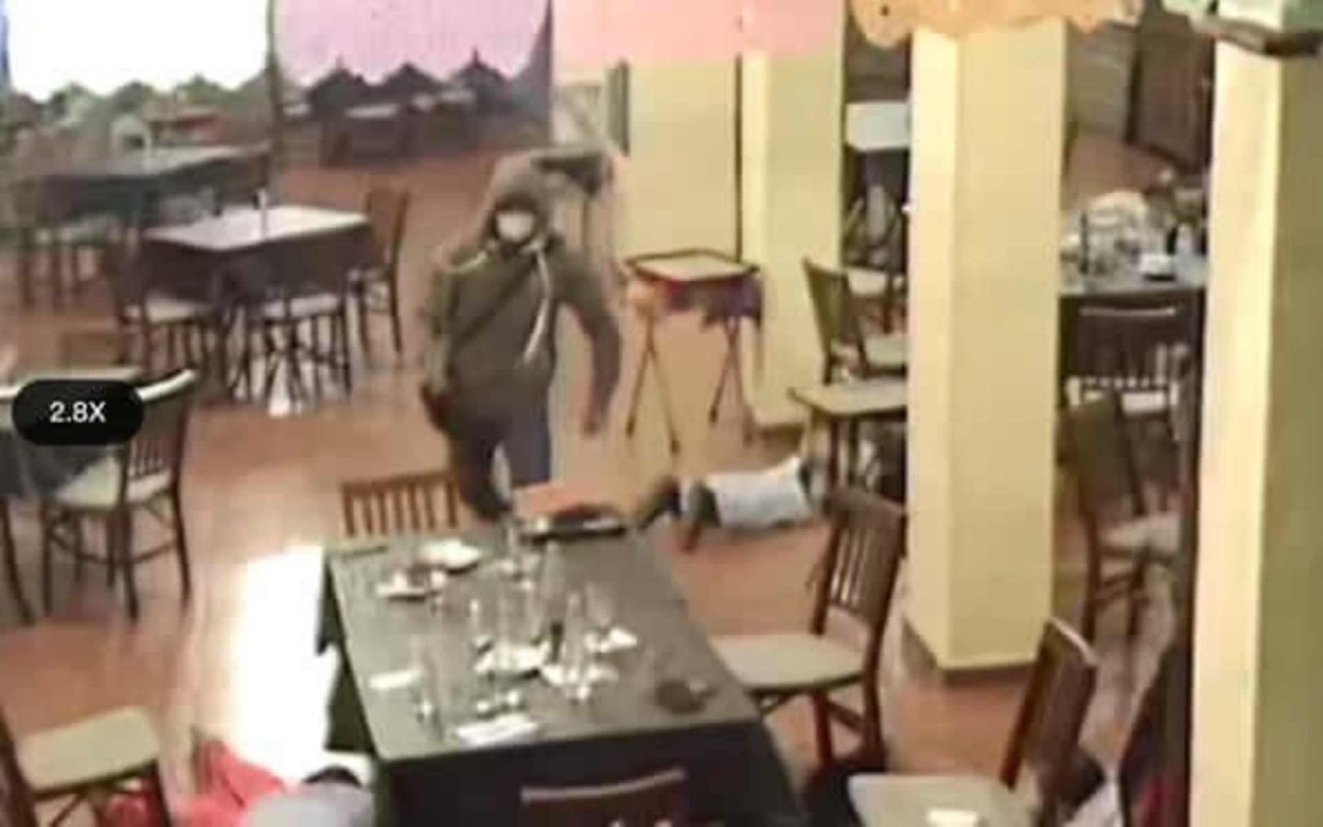 Hombres armados asaltan restaurante en Cuernavaca