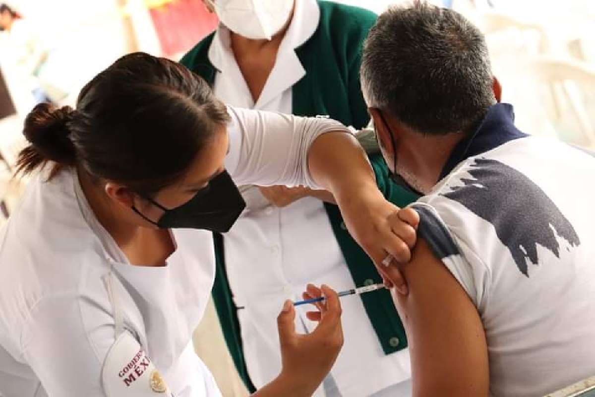 Aplican segunda dosis anticovid a sector 40-49 años en Puente de Ixtla