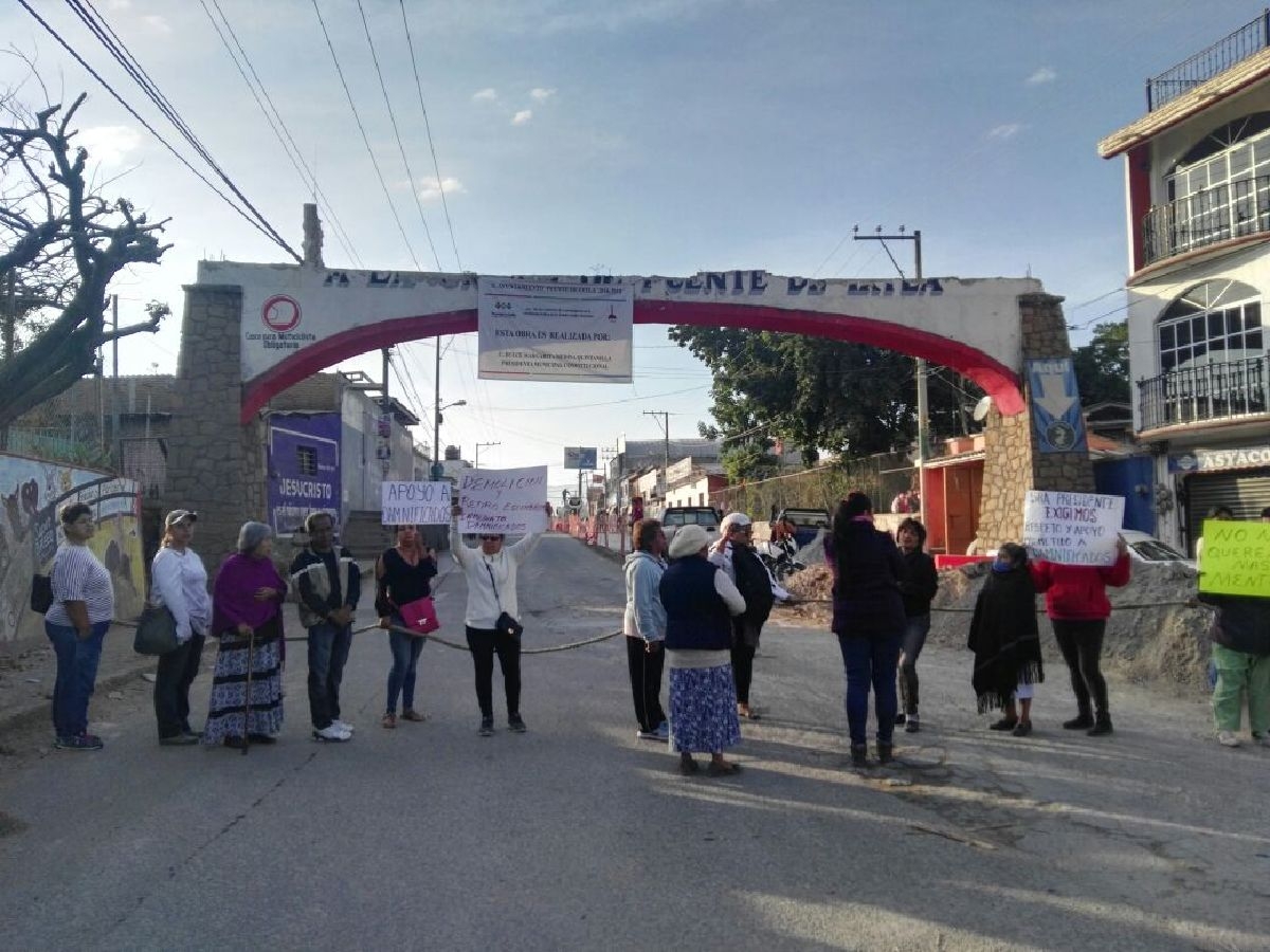 Ante falta de ayuda, damnificados por sismo bloquean acceso a Puente de Ixtla
