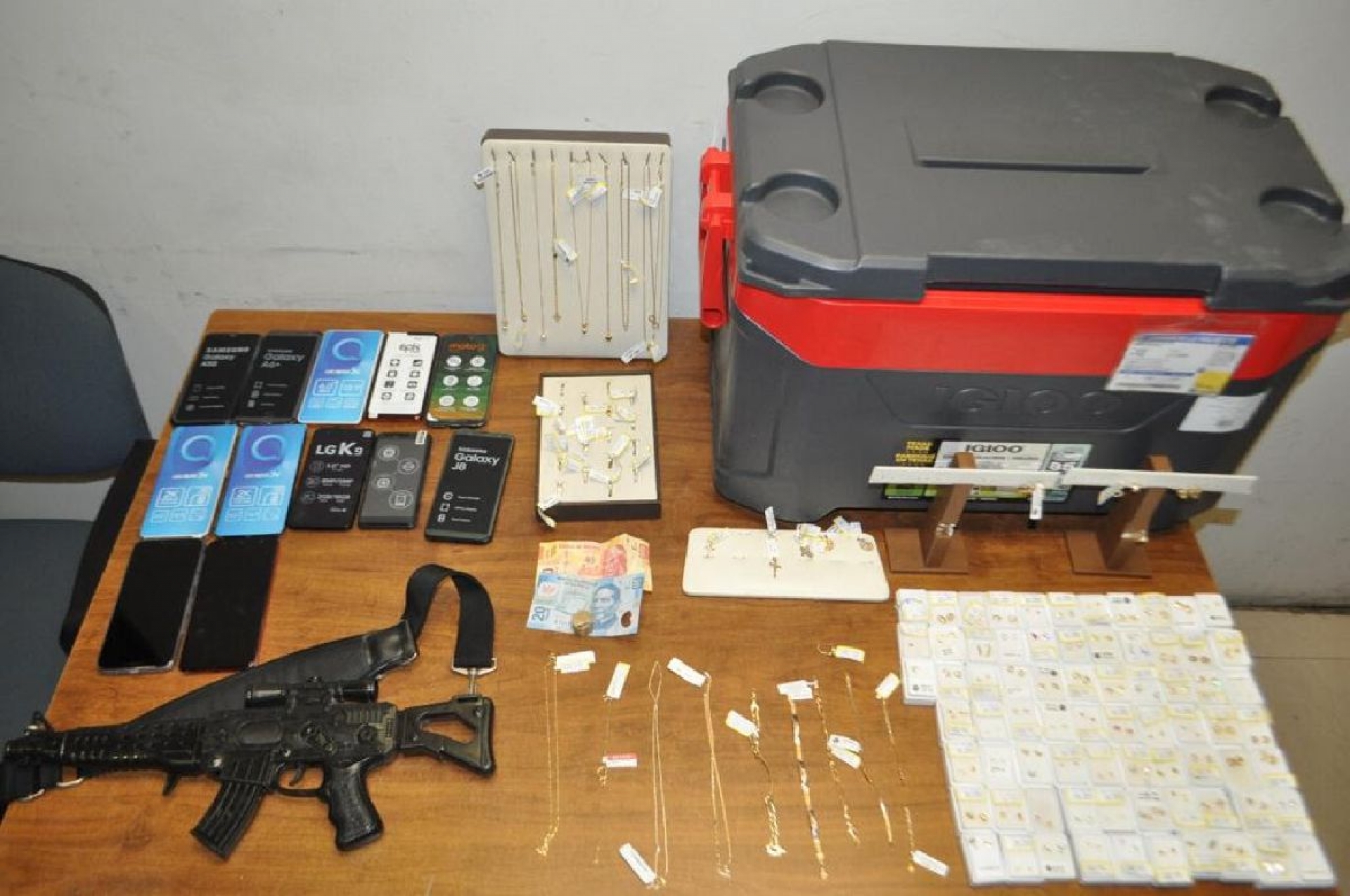 A proceso, dos acusados de asaltar Coppel de Temixco