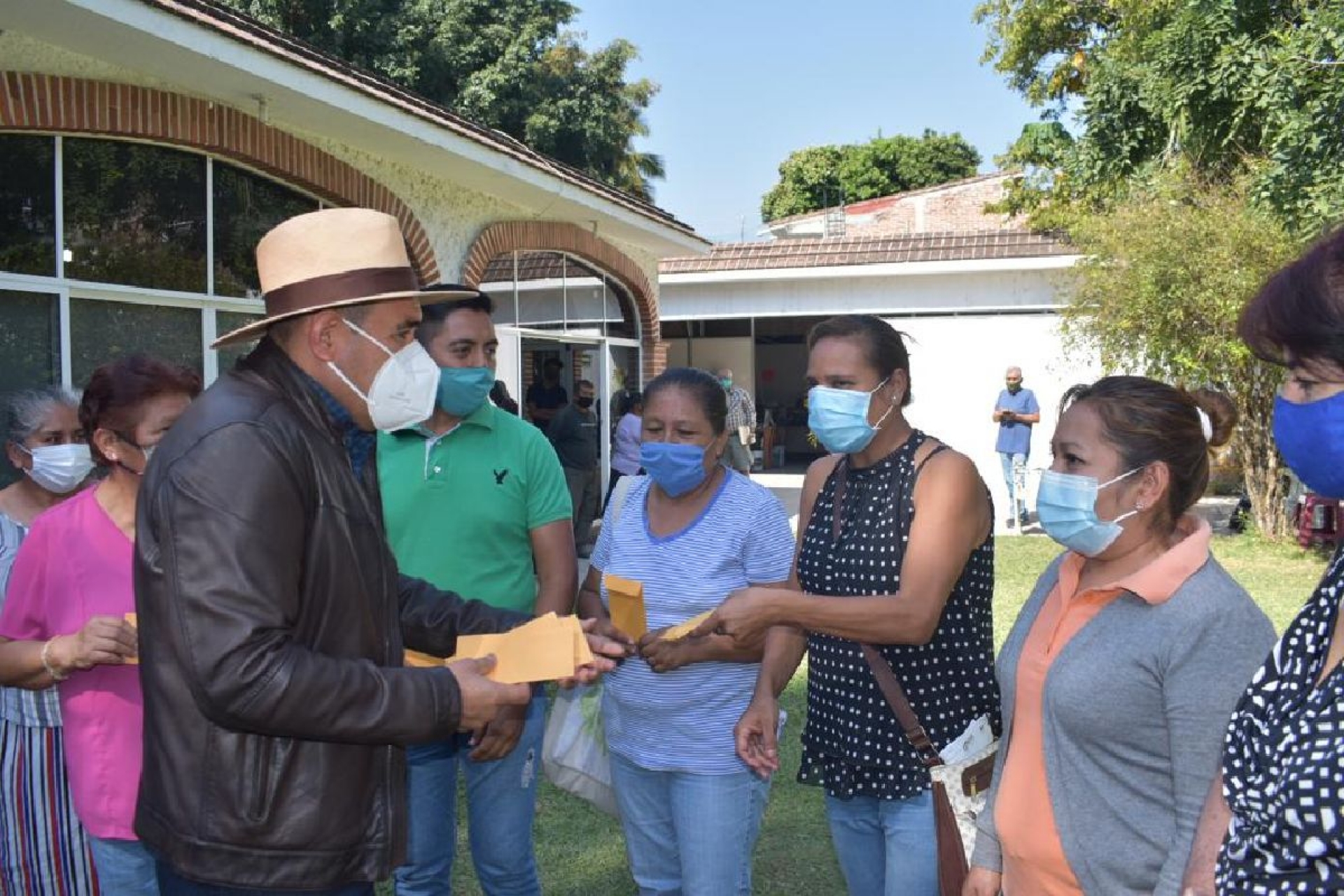 Entregan recursos para comedores comunitarios de Yautepec