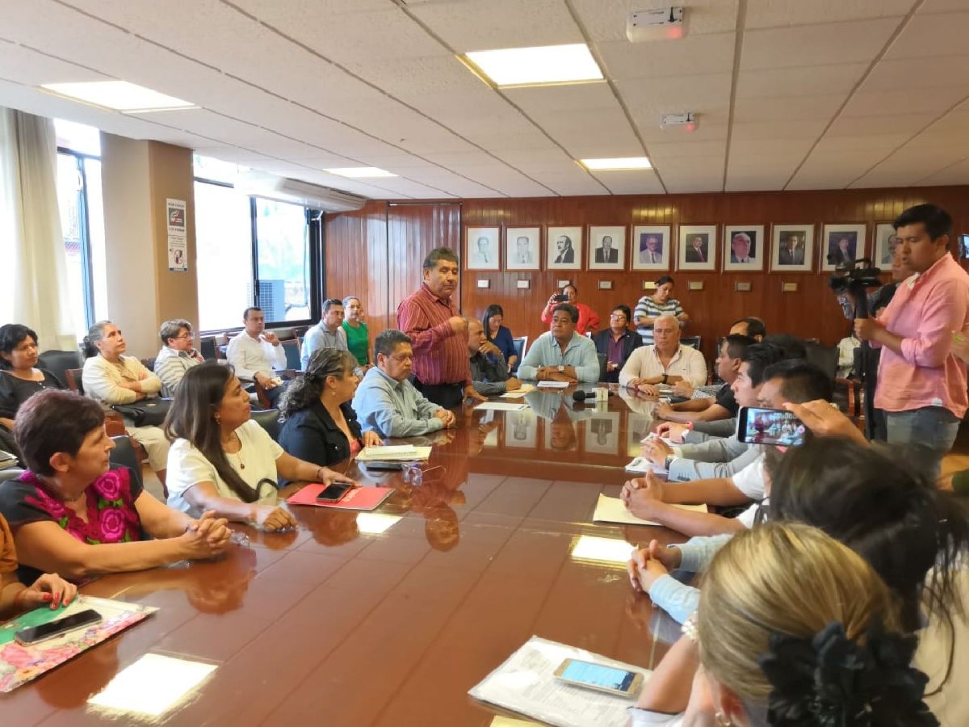 Formalizan reinstalación de maestros
